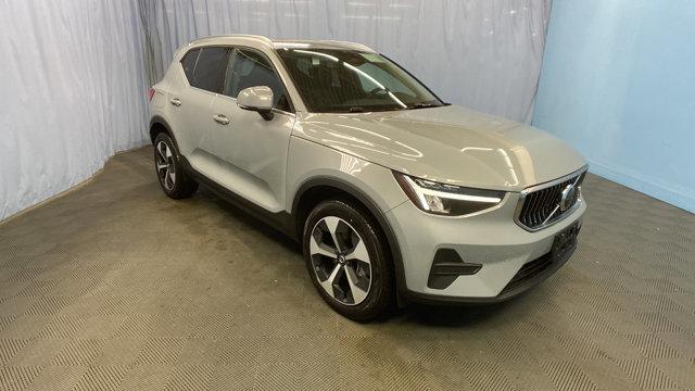 new 2024 Volvo XC40 car, priced at $43,010