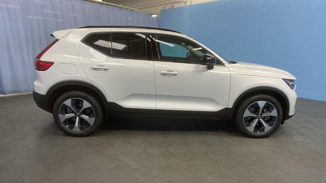 new 2025 Volvo XC40 car, priced at $49,565