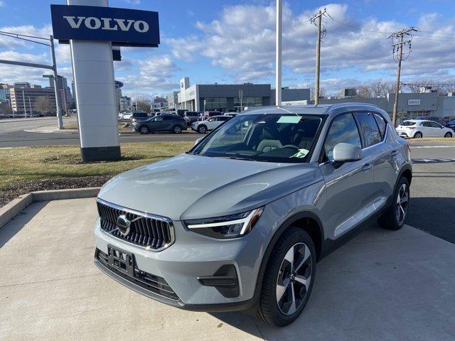 new 2025 Volvo XC40 car, priced at $46,015