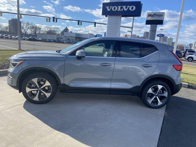 new 2025 Volvo XC40 car, priced at $46,015