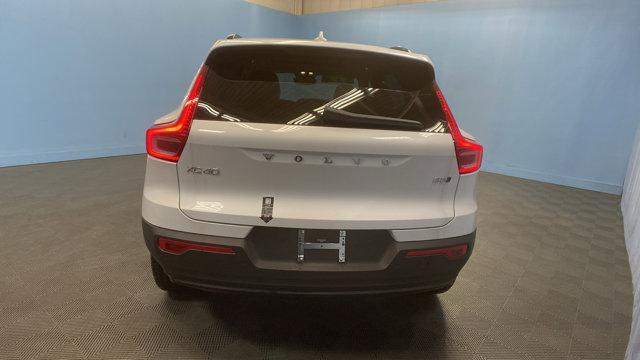 new 2025 Volvo XC40 car, priced at $45,315