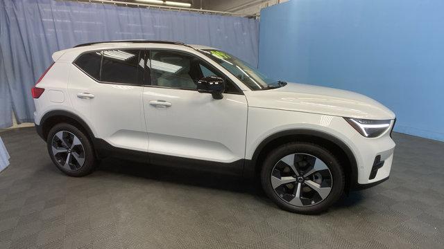 new 2025 Volvo XC40 car, priced at $45,315