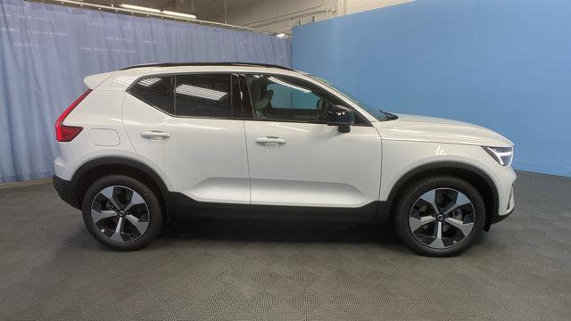 new 2025 Volvo XC40 car, priced at $45,315