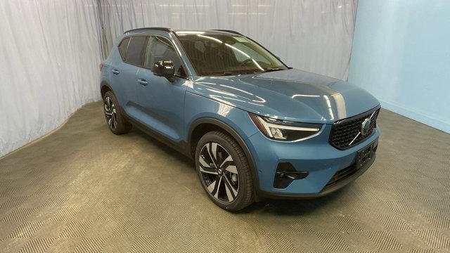 new 2024 Volvo XC40 car, priced at $44,955