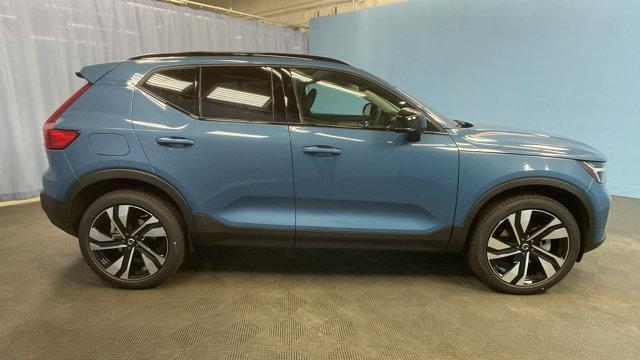 new 2024 Volvo XC40 car, priced at $44,955