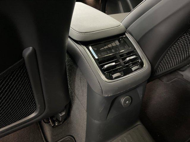 new 2025 Volvo XC90 Plug-In Hybrid car