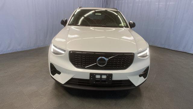 new 2025 Volvo XC40 car, priced at $45,315