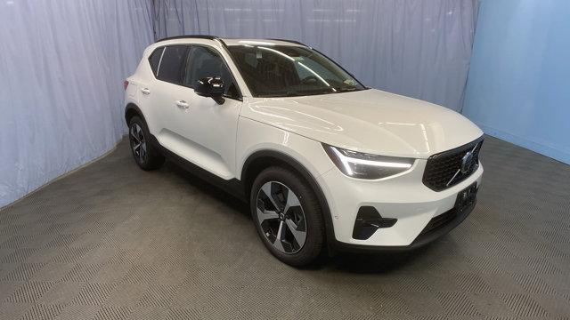 new 2025 Volvo XC40 car, priced at $45,315