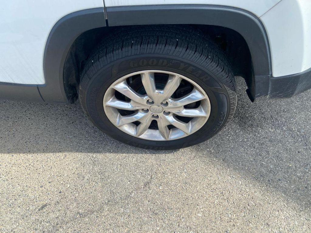 used 2015 Jeep Cherokee car, priced at $10,995