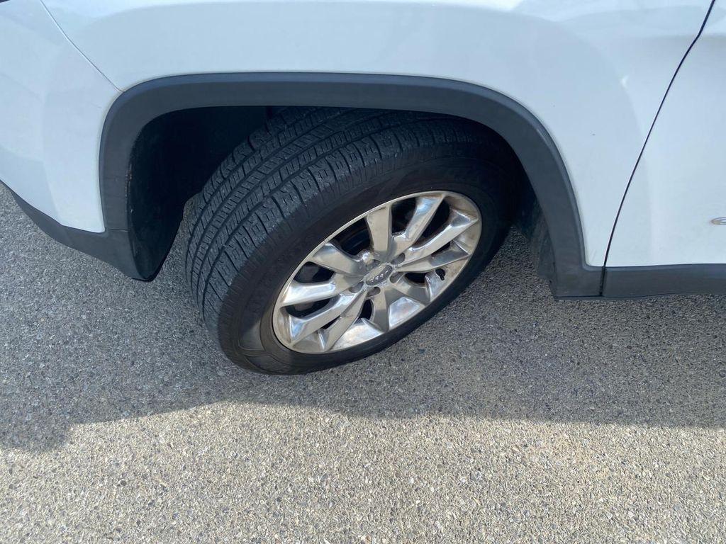 used 2015 Jeep Cherokee car, priced at $10,995