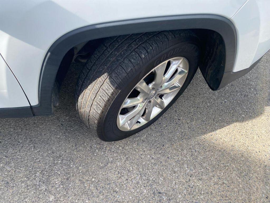 used 2015 Jeep Cherokee car, priced at $10,995