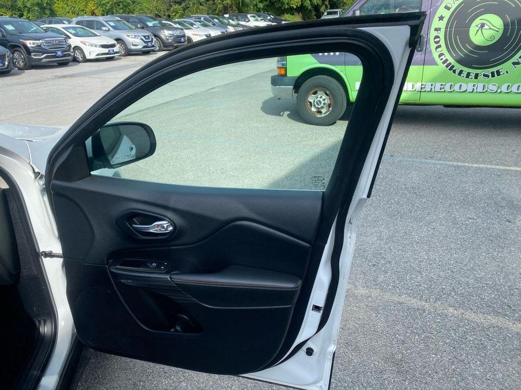 used 2015 Jeep Cherokee car, priced at $10,995