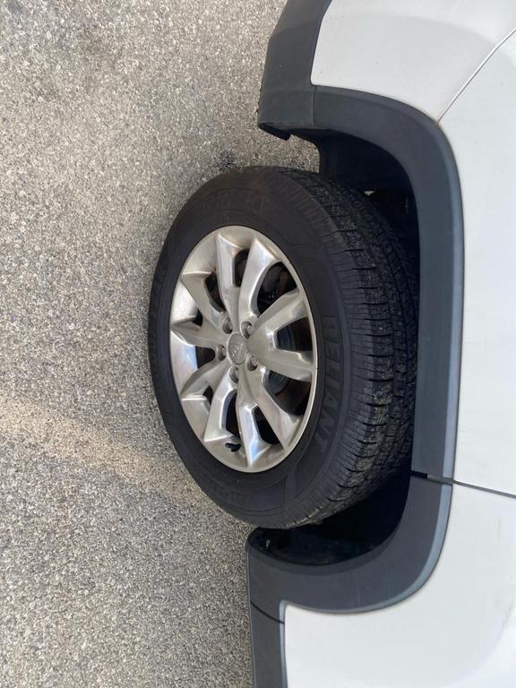 used 2015 Jeep Cherokee car, priced at $10,995