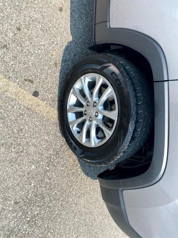 used 2019 Jeep Cherokee car, priced at $12,995