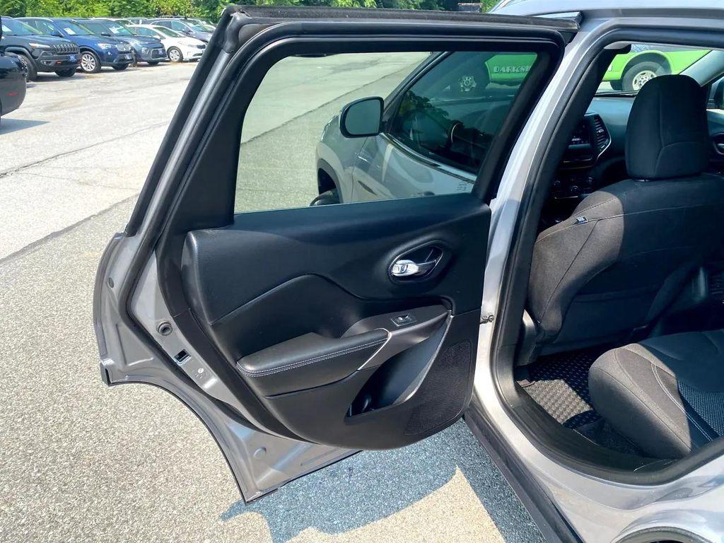 used 2019 Jeep Cherokee car, priced at $12,995