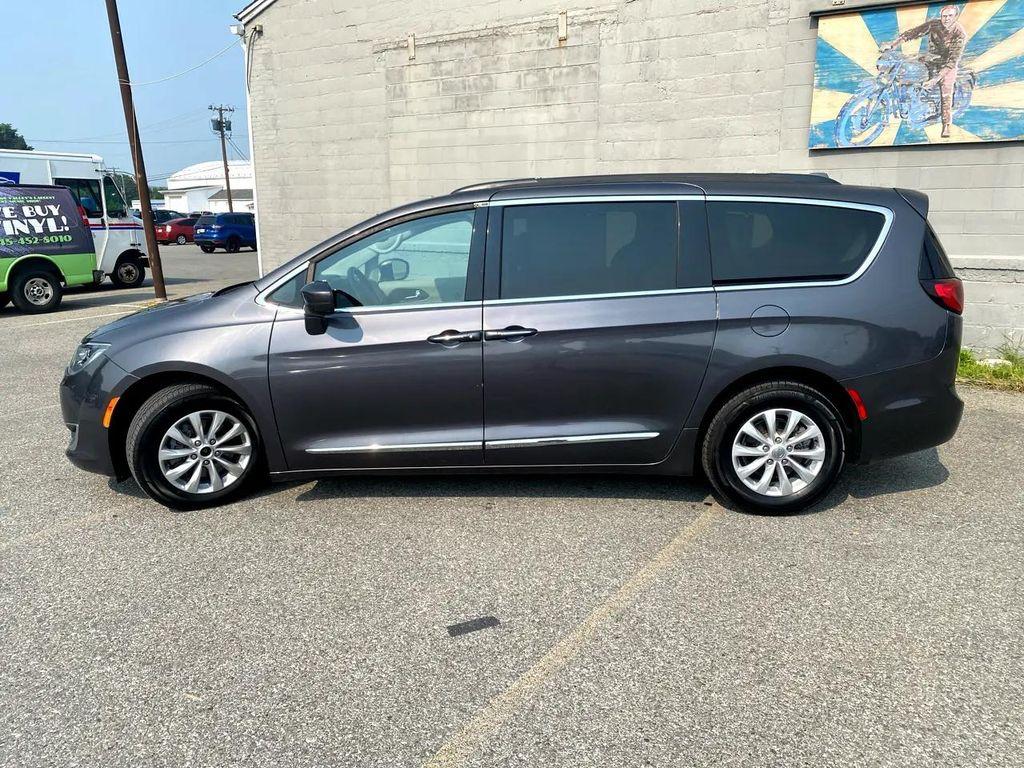 used 2017 Chrysler Pacifica car, priced at $13,995
