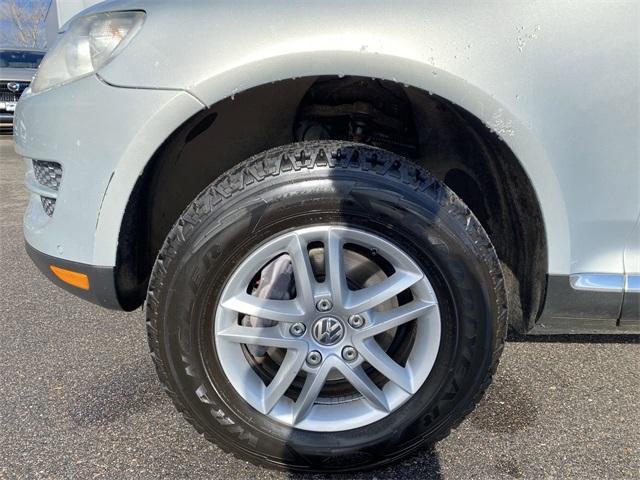 used 2009 Volkswagen Touareg 2 car, priced at $6,998