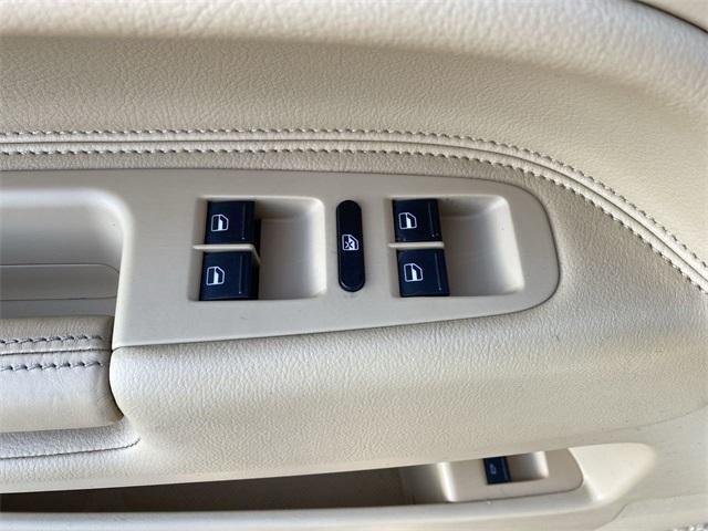 used 2009 Volkswagen Touareg 2 car, priced at $6,998