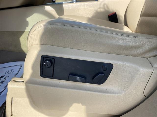 used 2009 Volkswagen Touareg 2 car, priced at $6,998