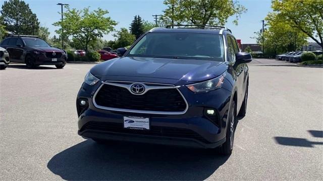 used 2022 Toyota Highlander car, priced at $39,998