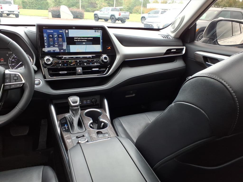 used 2022 Toyota Highlander car, priced at $40,971