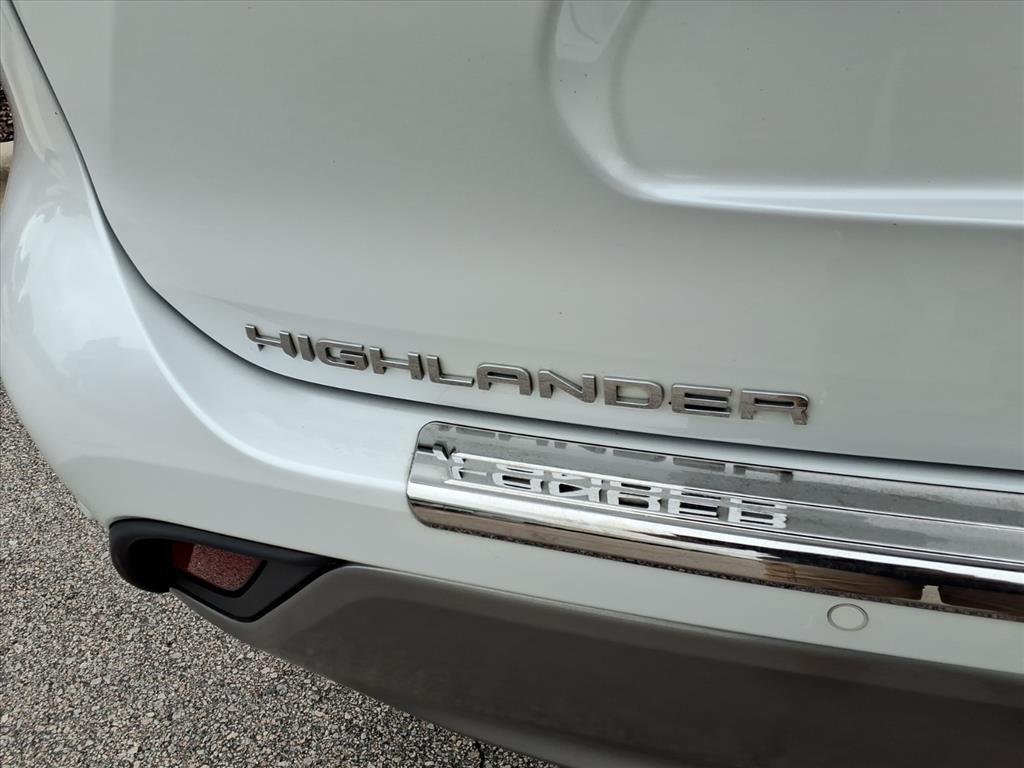 used 2022 Toyota Highlander car, priced at $40,971