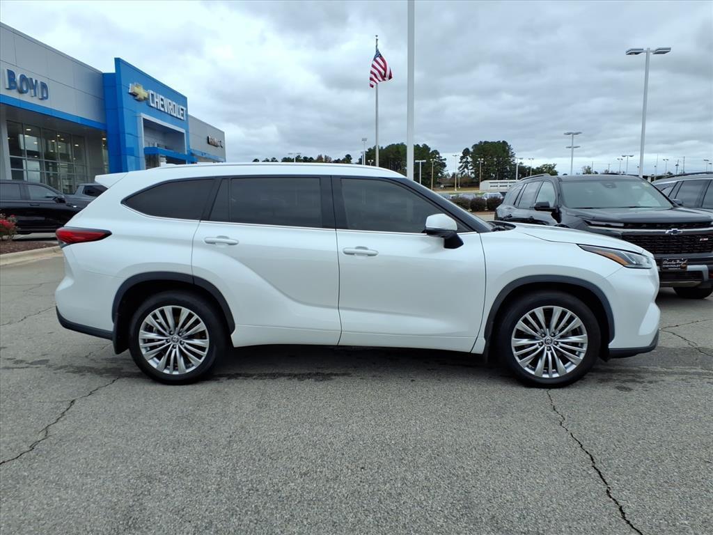 used 2022 Toyota Highlander car, priced at $40,971