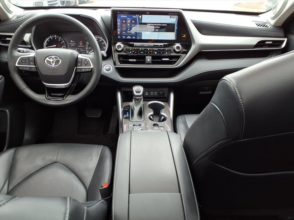 used 2022 Toyota Highlander car, priced at $40,971