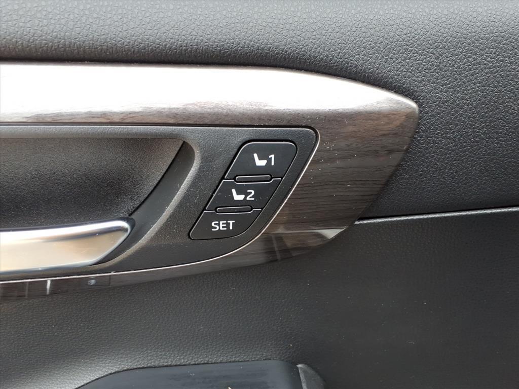 used 2022 Toyota Highlander car, priced at $40,971