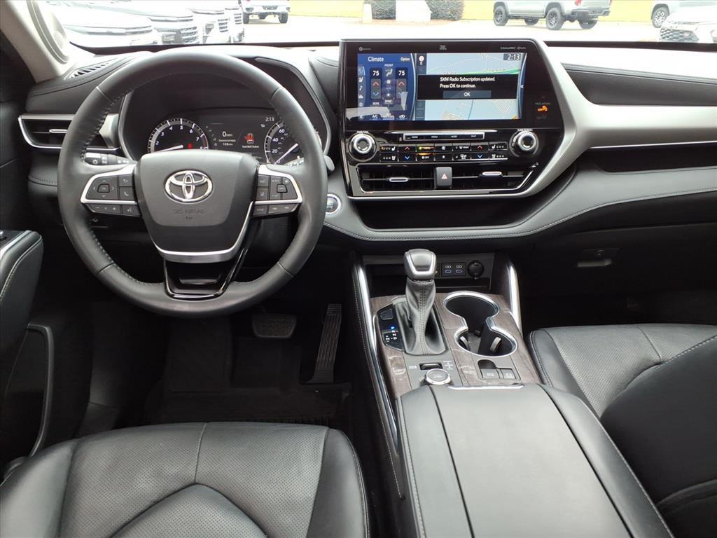 used 2022 Toyota Highlander car, priced at $40,971