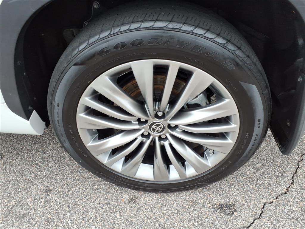 used 2022 Toyota Highlander car, priced at $40,971