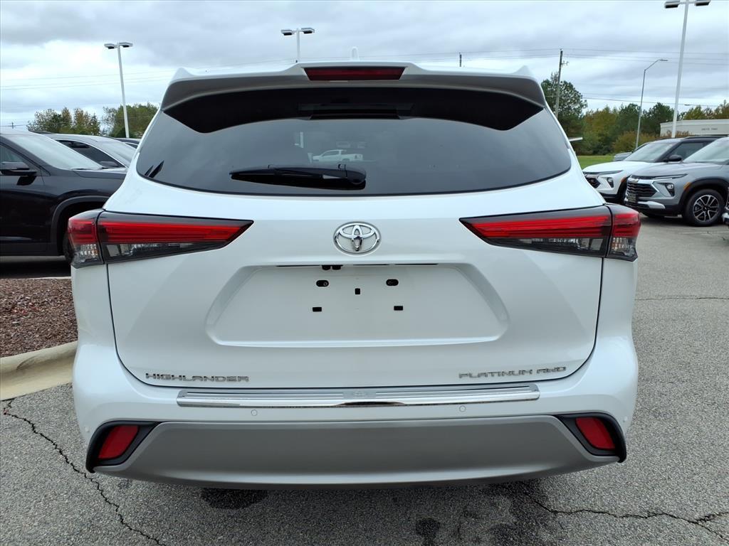 used 2022 Toyota Highlander car, priced at $40,971