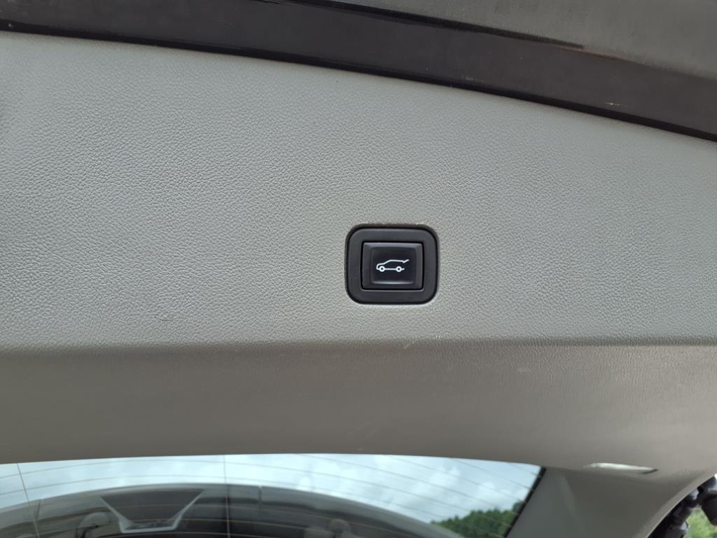 used 2022 Cadillac XT6 car, priced at $36,599