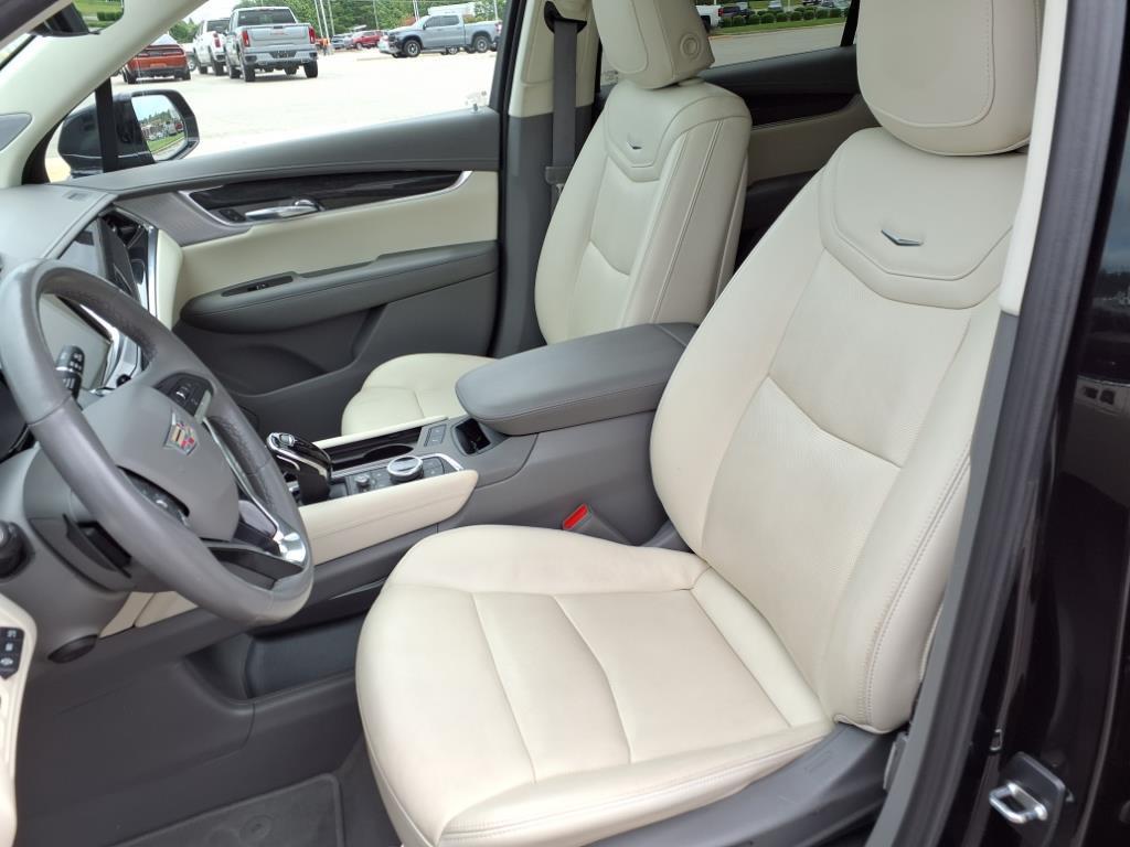 used 2022 Cadillac XT6 car, priced at $36,599