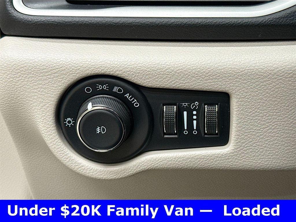 used 2022 Chrysler Pacifica car, priced at $20,491