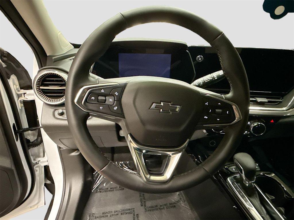 new 2025 Chevrolet Trax car