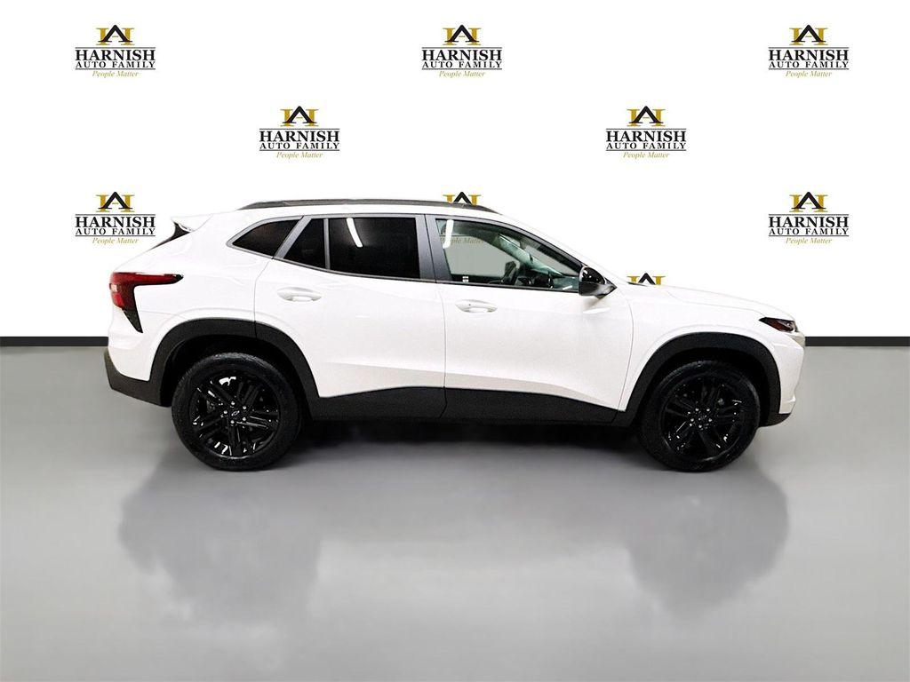 new 2025 Chevrolet Trax car
