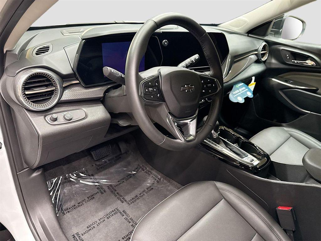 new 2025 Chevrolet Trax car