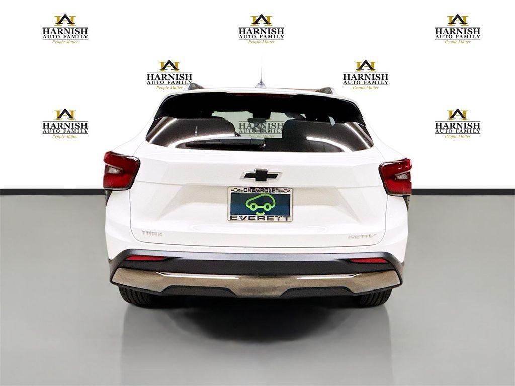 new 2025 Chevrolet Trax car