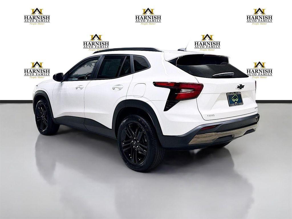 new 2025 Chevrolet Trax car