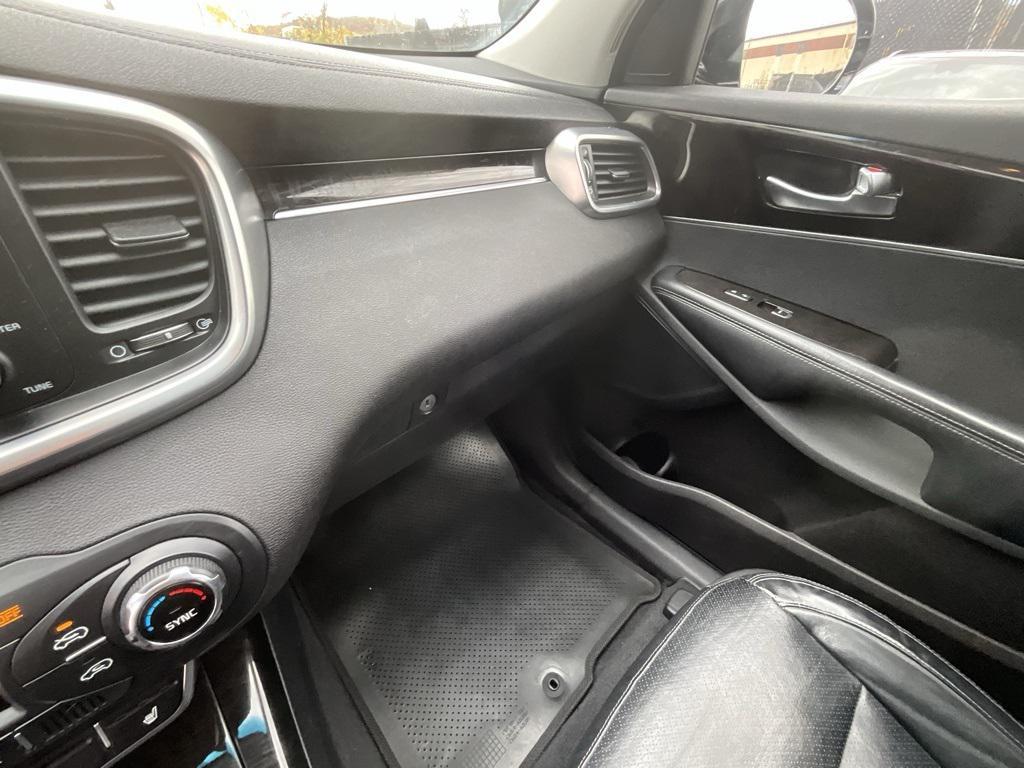 used 2016 Kia Sorento car, priced at $11,111