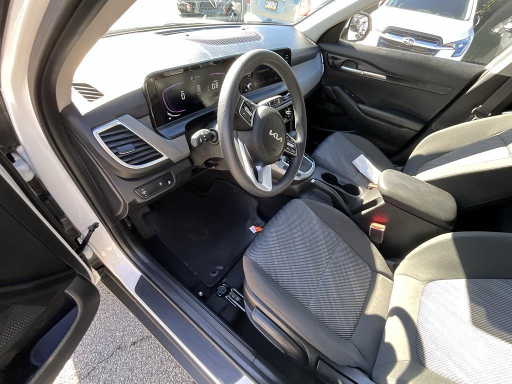 used 2025 Kia Seltos car, priced at $24,989