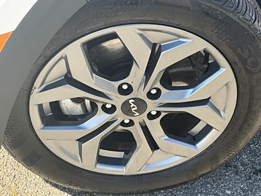 used 2025 Kia Seltos car, priced at $24,989