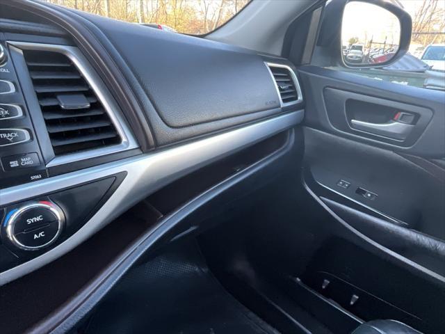 used 2015 Toyota Highlander car, priced at $21,892