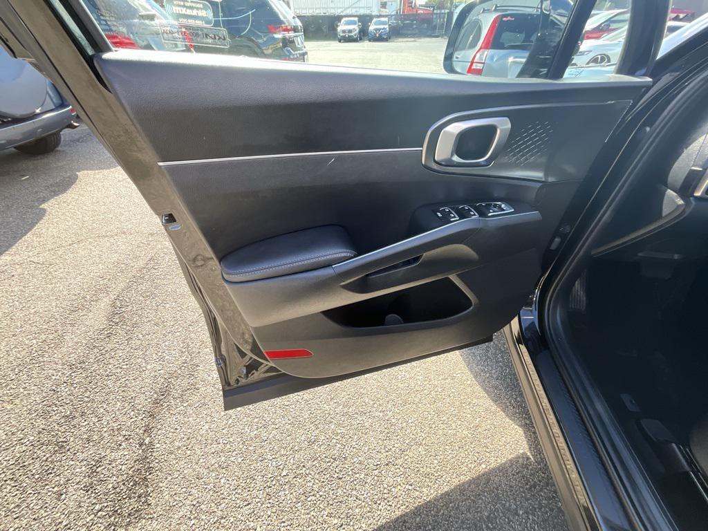 used 2023 Kia Sorento Hybrid car, priced at $26,999