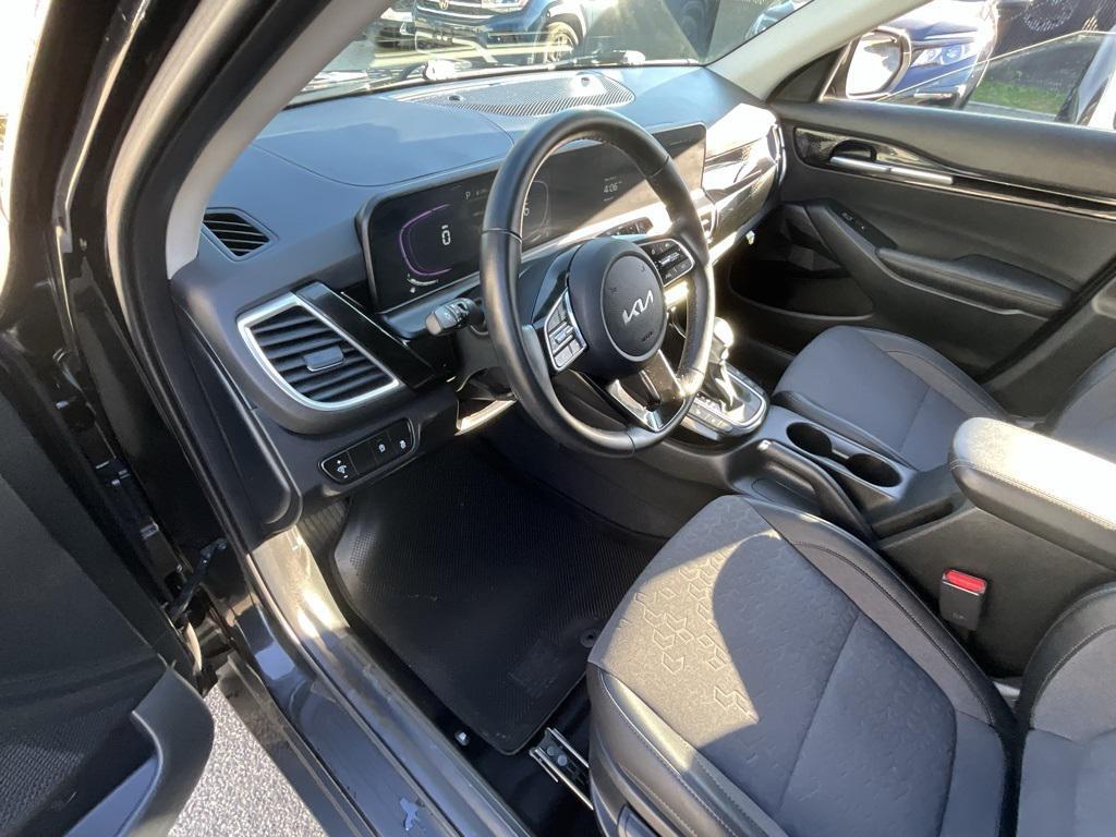 used 2025 Kia Seltos car, priced at $25,195