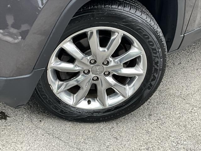 used 2015 Jeep Cherokee car, priced at $11,991
