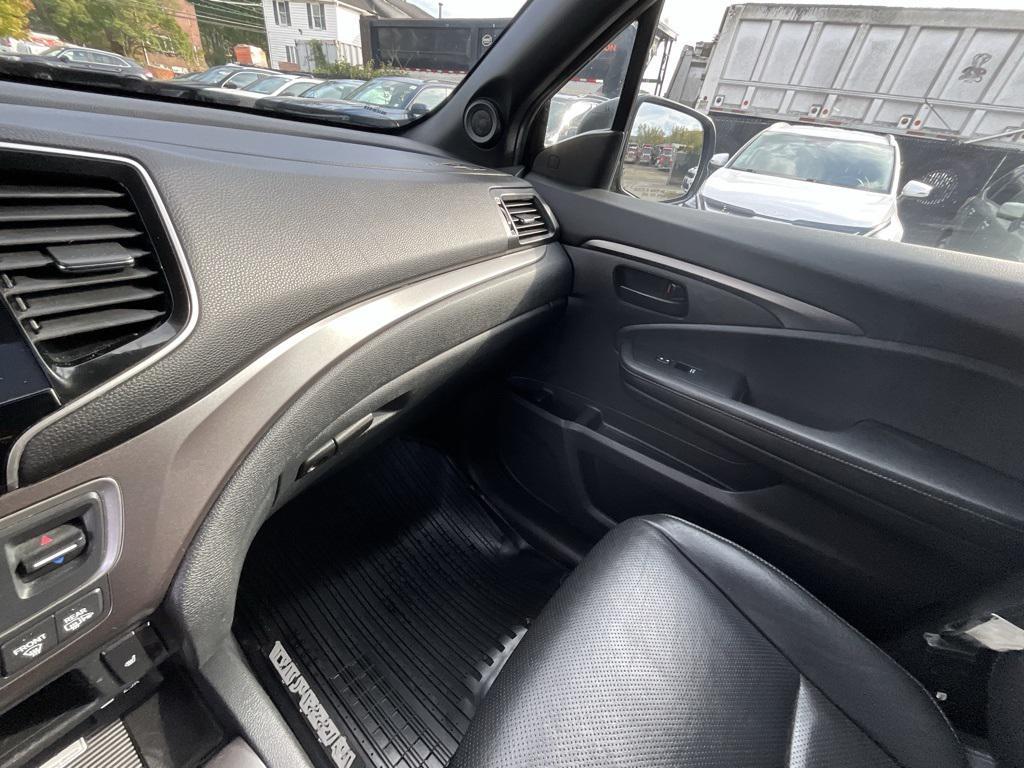 used 2022 Honda Passport car, priced at $29,999