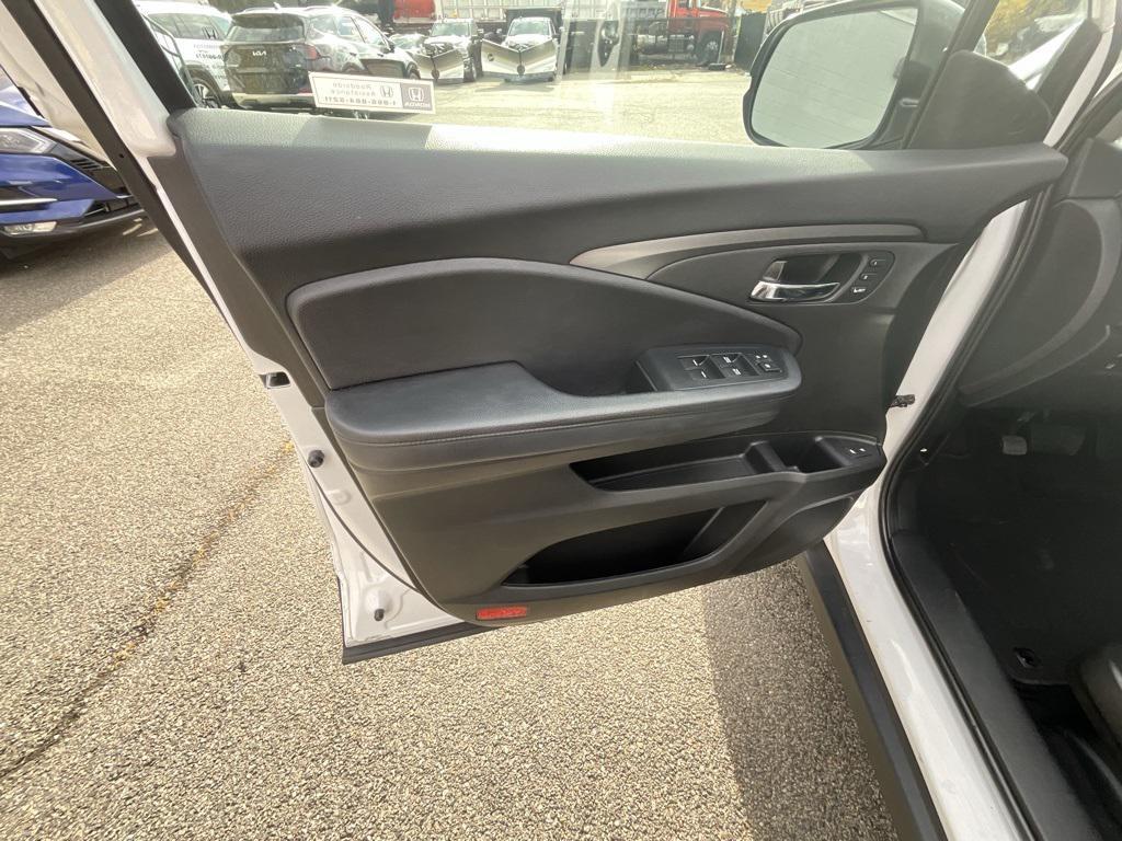 used 2022 Honda Pilot car, priced at $28,999