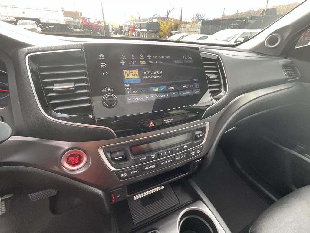 used 2022 Honda Pilot car, priced at $28,999